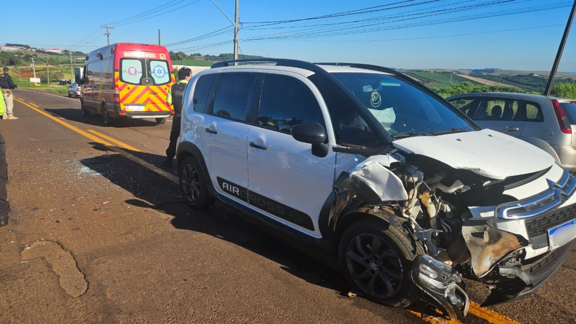 Engavetamento entre três carros deixa duas mulheres feridas em Apucarana