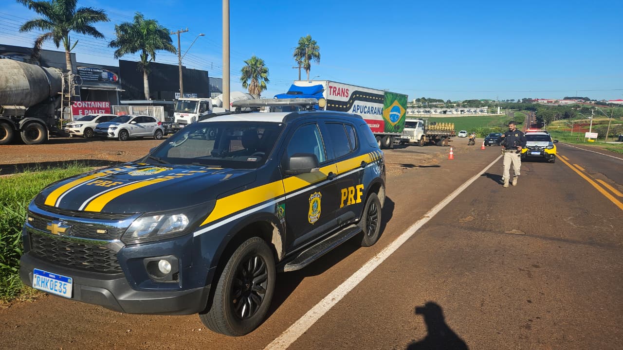 Engavetamento entre três carros deixa duas mulheres feridas em Apucarana