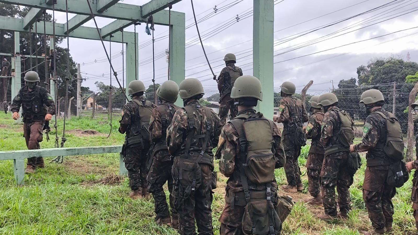 Exército de Apucarana forma novos soldados nesta sexta-feira; veja vídeo