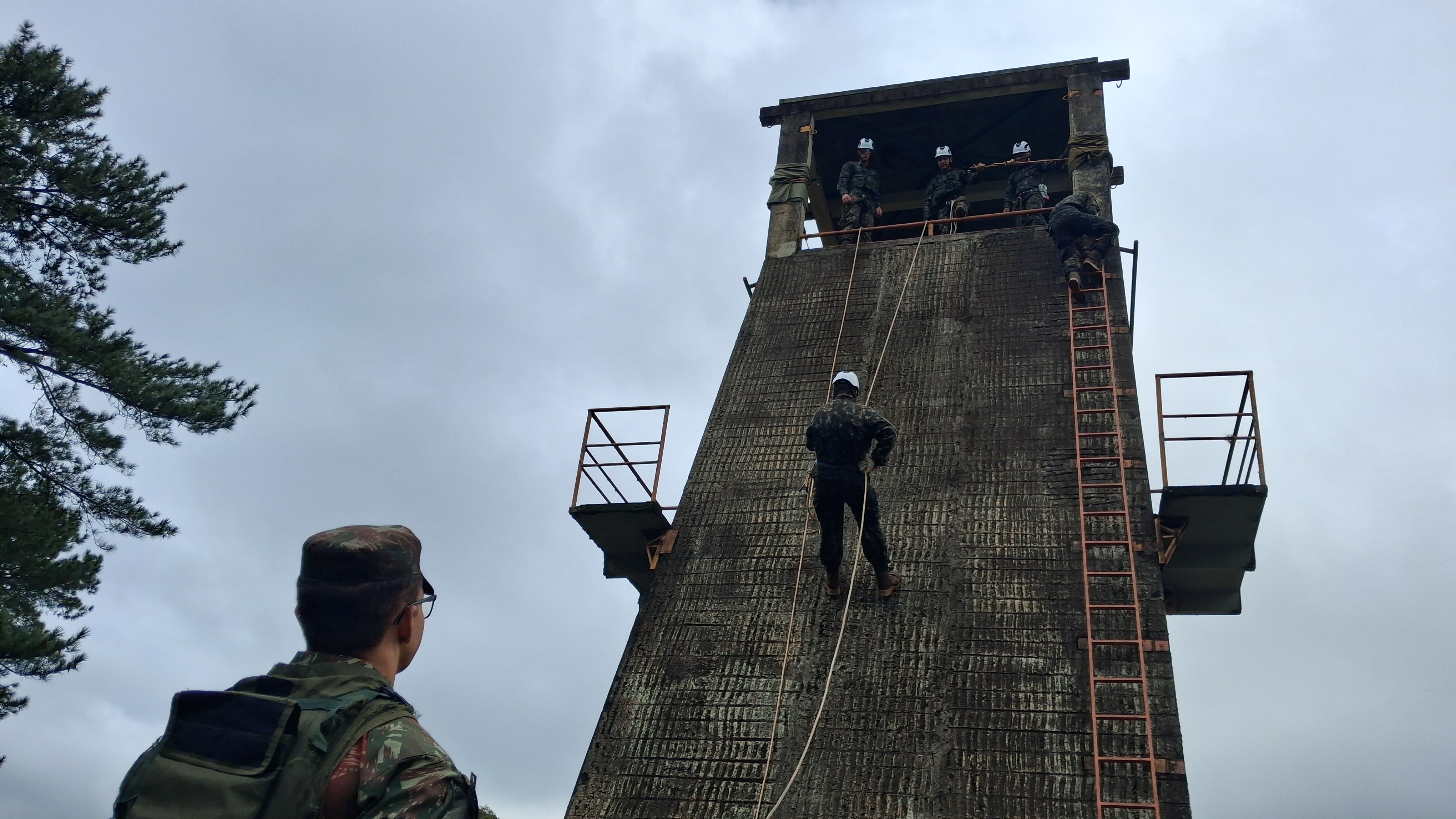 Exército de Apucarana forma novos soldados nesta sexta-feira; veja vídeo