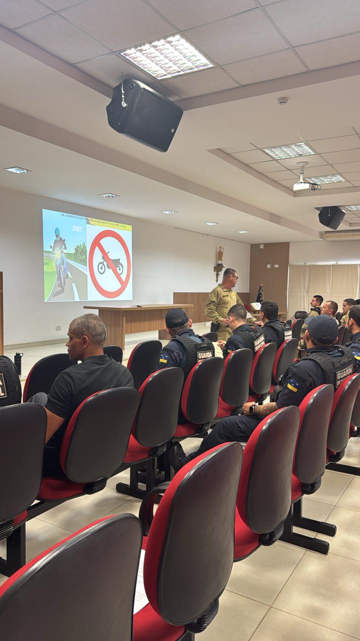 Forças de segurança realizam treinamento para fiscalização de patinetes e scooters