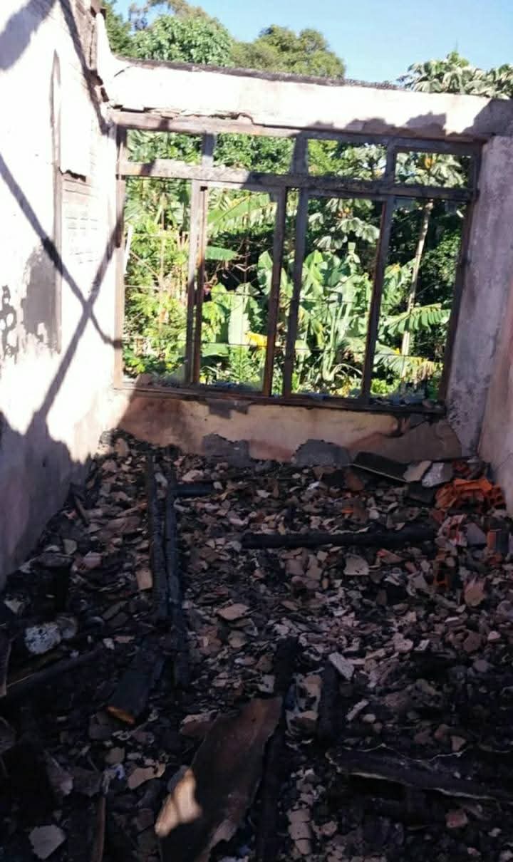 Idosa que teve casa destruída por incêndio pede ajuda para recomeçar a vida