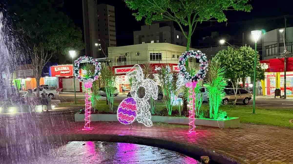 Ivaiporã entra no clima de Páscoa com decoração especial na praça