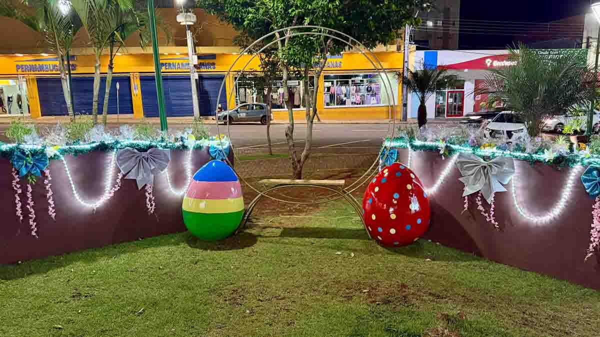 Ivaiporã entra no clima de Páscoa com decoração especial na praça