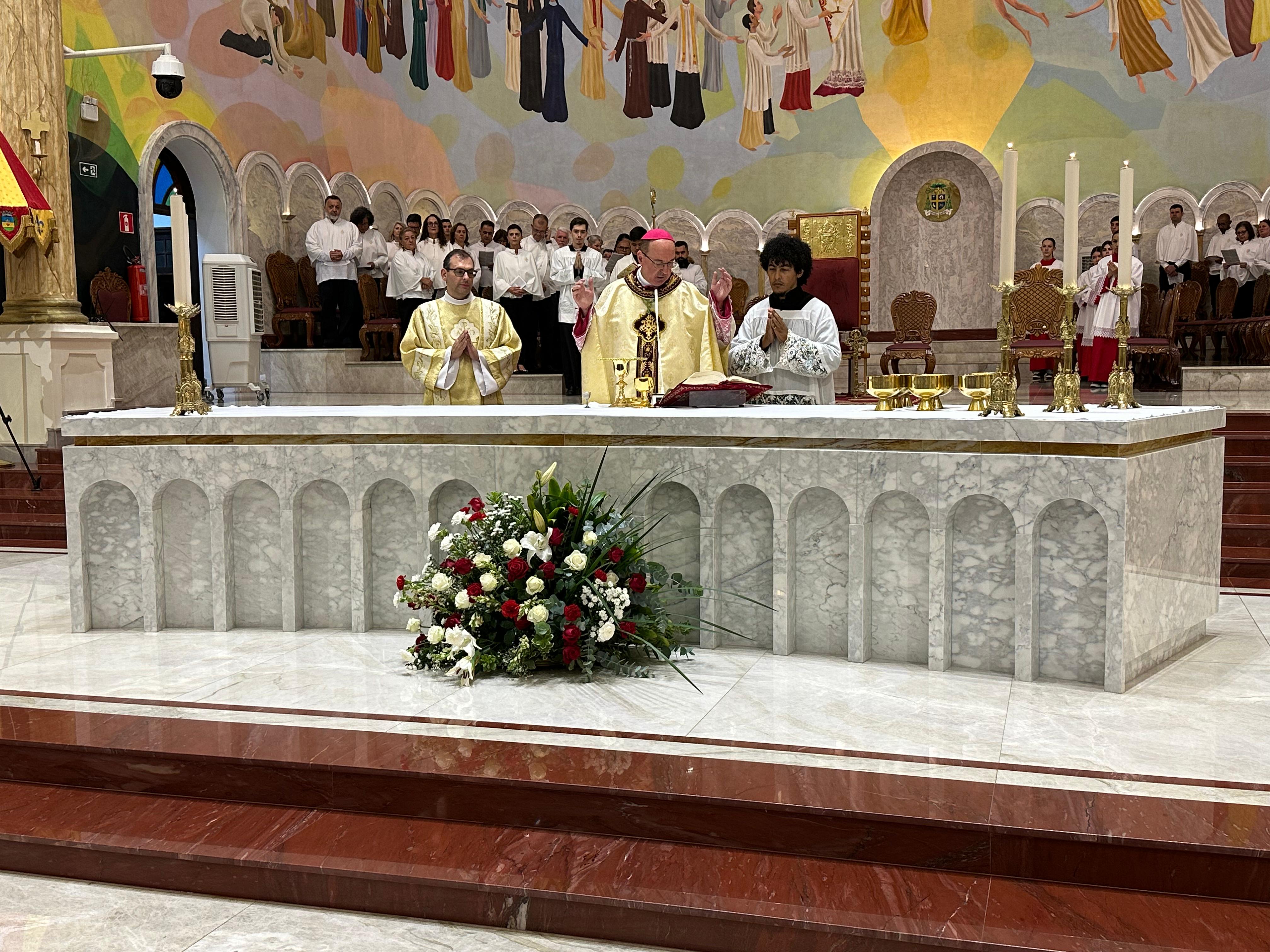 Missa do Lava-Pés lota Catedral e abre celebrações do Tríduo Pascal
