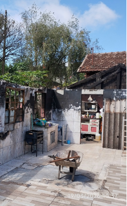 Mulher é presa suspeita de incendiar casa com idosa dentro em Apucarana