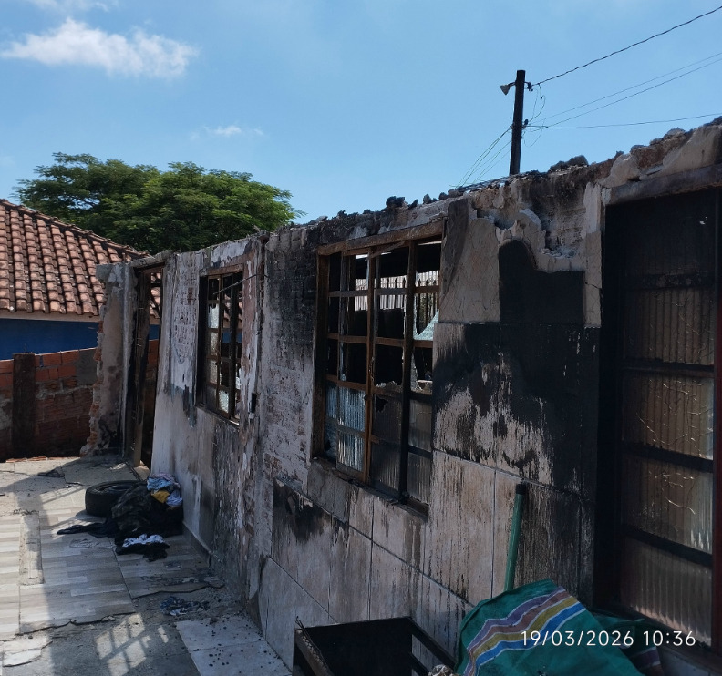 Mulher é presa suspeita de incendiar casa com idosa dentro em Apucarana