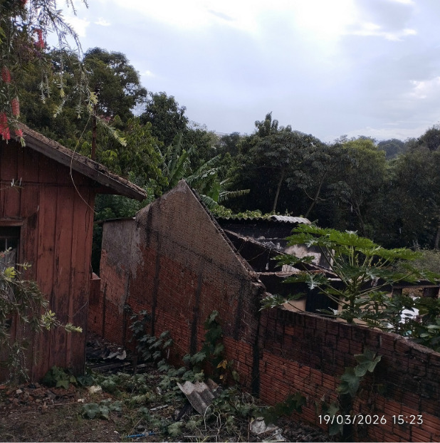 Mulher é presa suspeita de incendiar casa com idosa dentro em Apucarana
