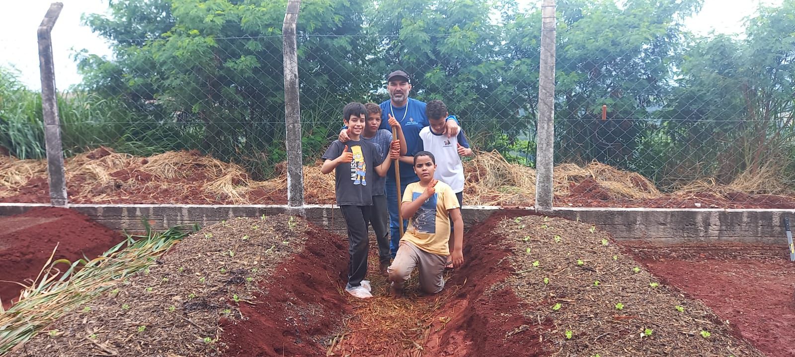 Oficina ensina alunos e produtores a criar hortas sustentáveis em Jandaia