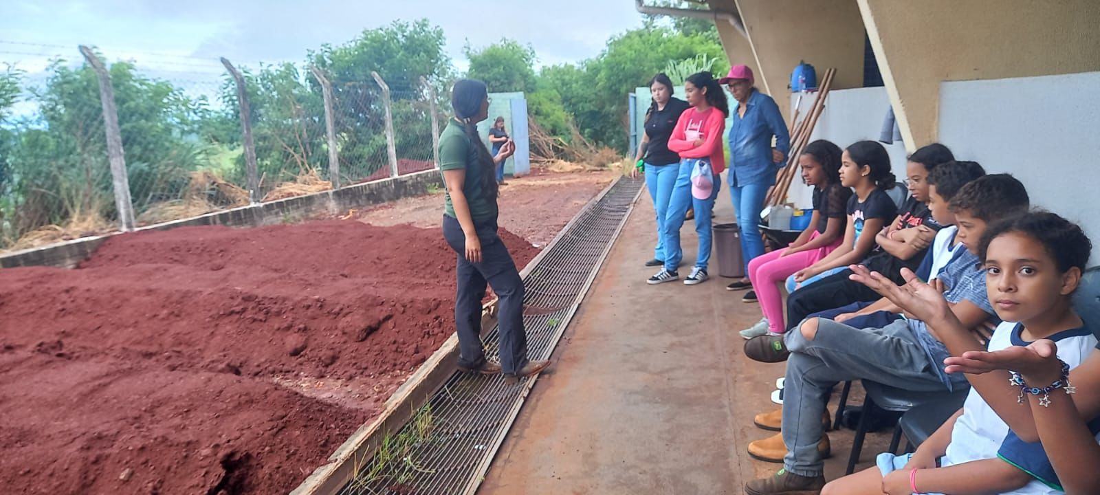 Oficina ensina alunos e produtores a criar hortas sustentáveis em Jandaia