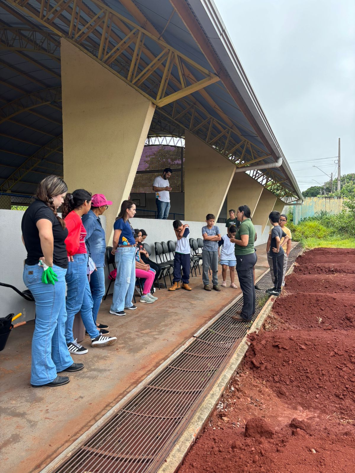 Oficina ensina alunos e produtores a criar hortas sustentáveis em Jandaia