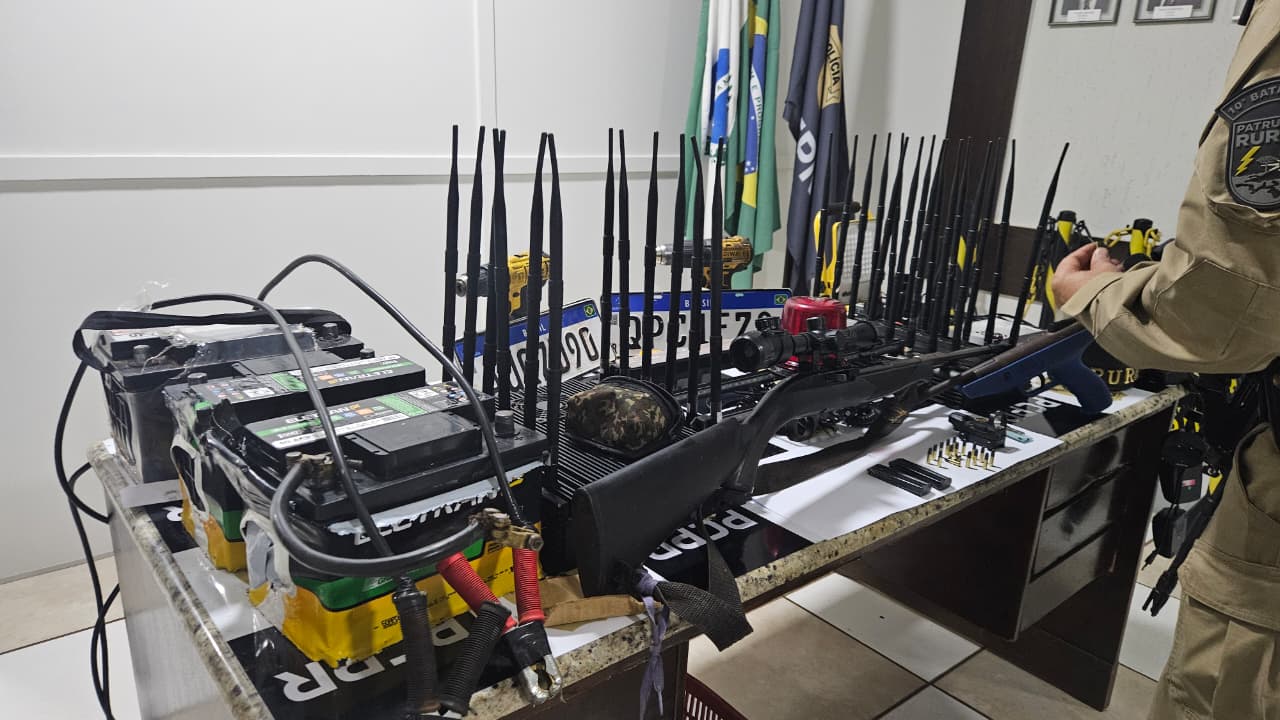 PM e Civil prendem suspeitos de assaltar ônibus e caminhões na PR-444