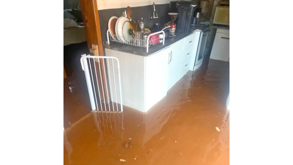 Prefeitura mobiliza equipes após chuvas intensas e atende famílias afetadas em Apucarana