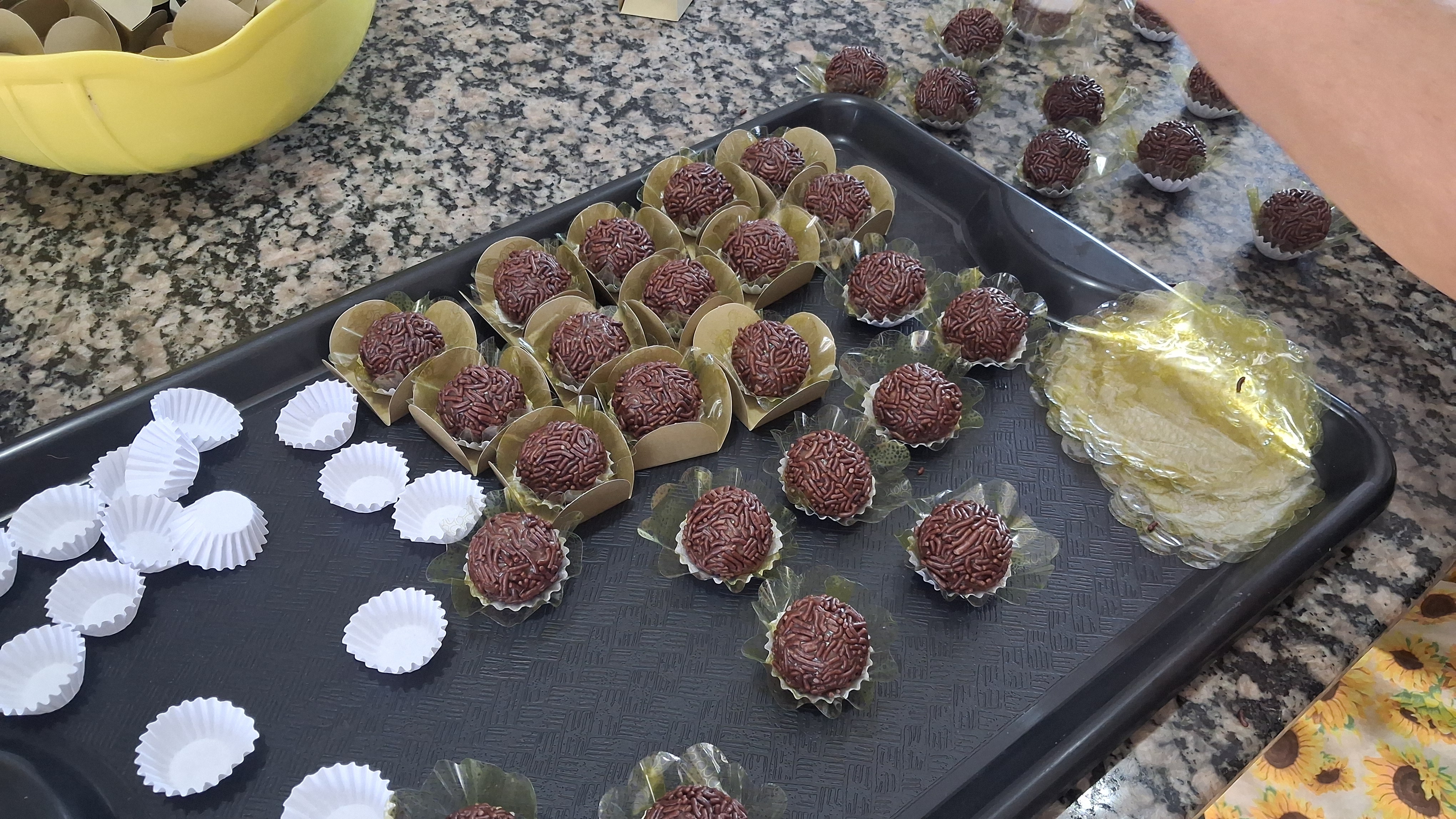 Projeto de fé: servidora faz doces solidários para ajudar o próximo