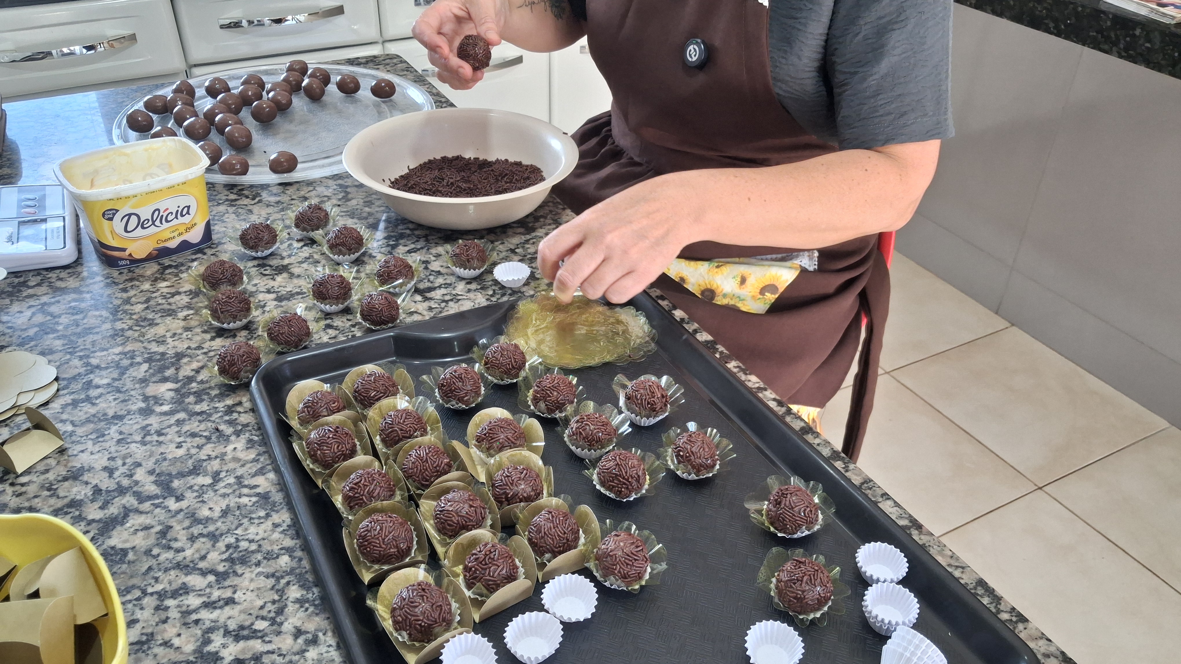 Projeto de fé: servidora faz doces solidários para ajudar o próximo