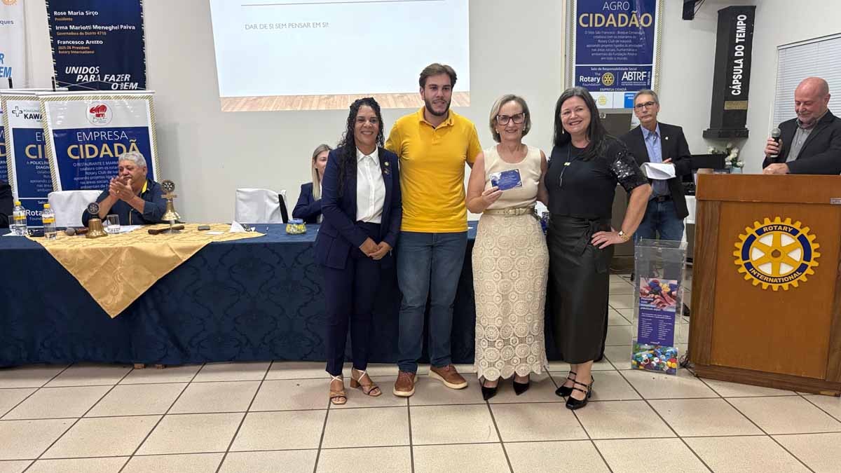 Rotary Club Integração e Ivaiporã prestam homenagem a mulheres; veja fotos