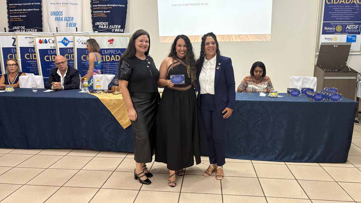 Rotary Club Integração e Ivaiporã prestam homenagem a mulheres; veja fotos