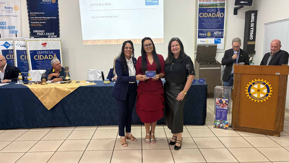 Rotary Club Integração e Ivaiporã prestam homenagem a mulheres; veja fotos