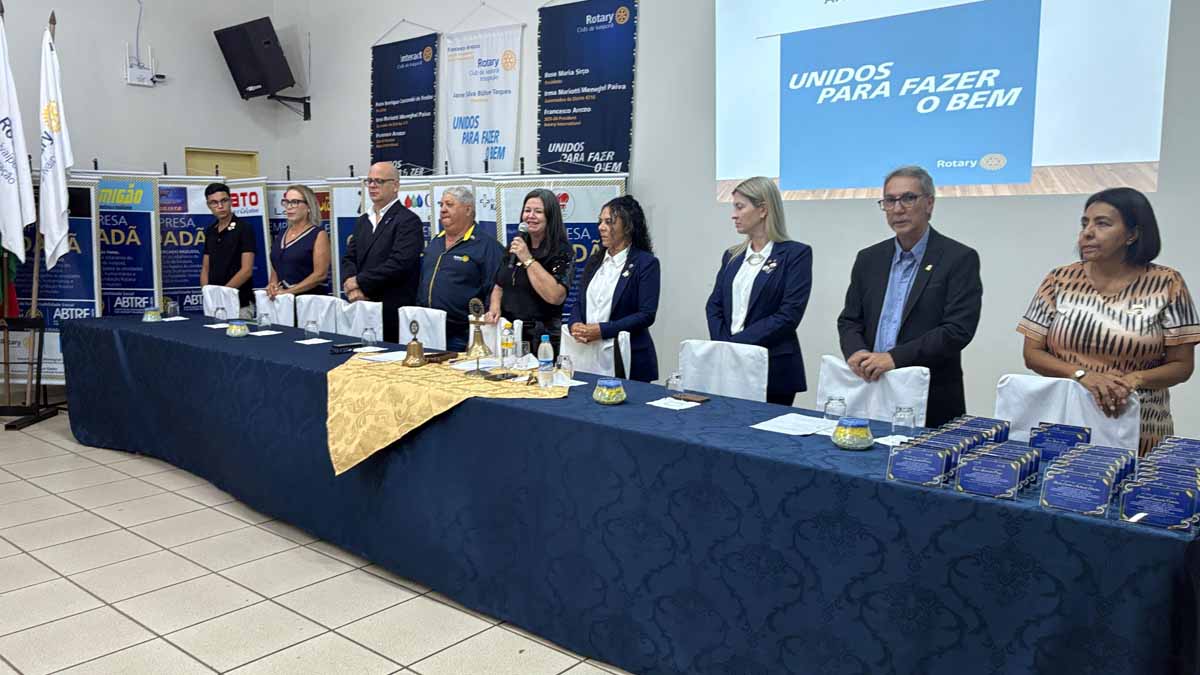 Rotary Club Integração e Ivaiporã prestam homenagem a mulheres; veja fotos