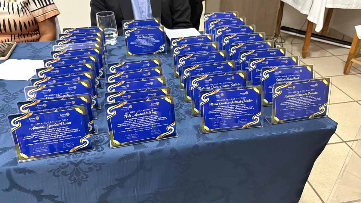 Rotary Club Integração e Ivaiporã prestam homenagem a mulheres; veja fotos