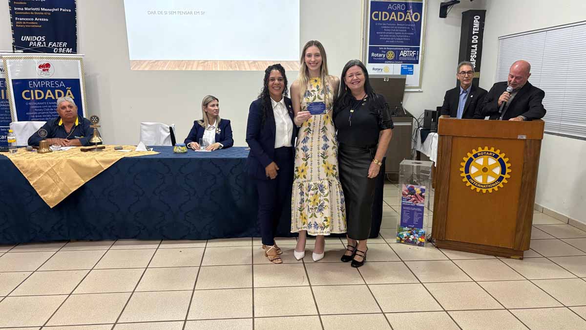 Rotary Club Integração e Ivaiporã prestam homenagem a mulheres; veja fotos