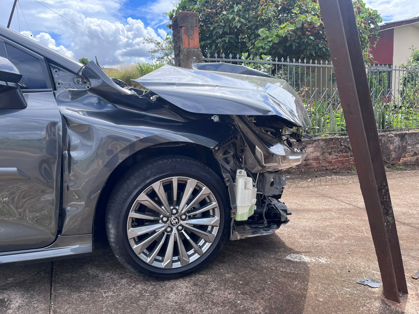 "Tentei achar a ré, mas não deu tempo", diz motorista de carro atingido por trem em Apucarana