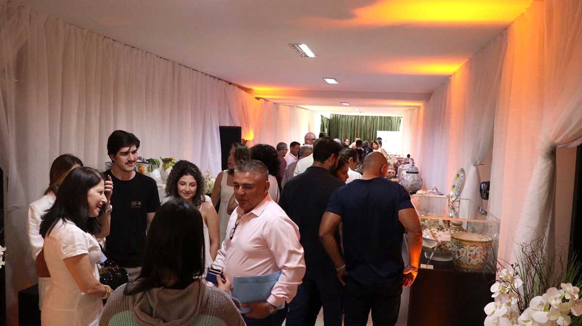 Exposição de pintura em faiança e porcelana em Ivaiporã segue até sexta-feira
