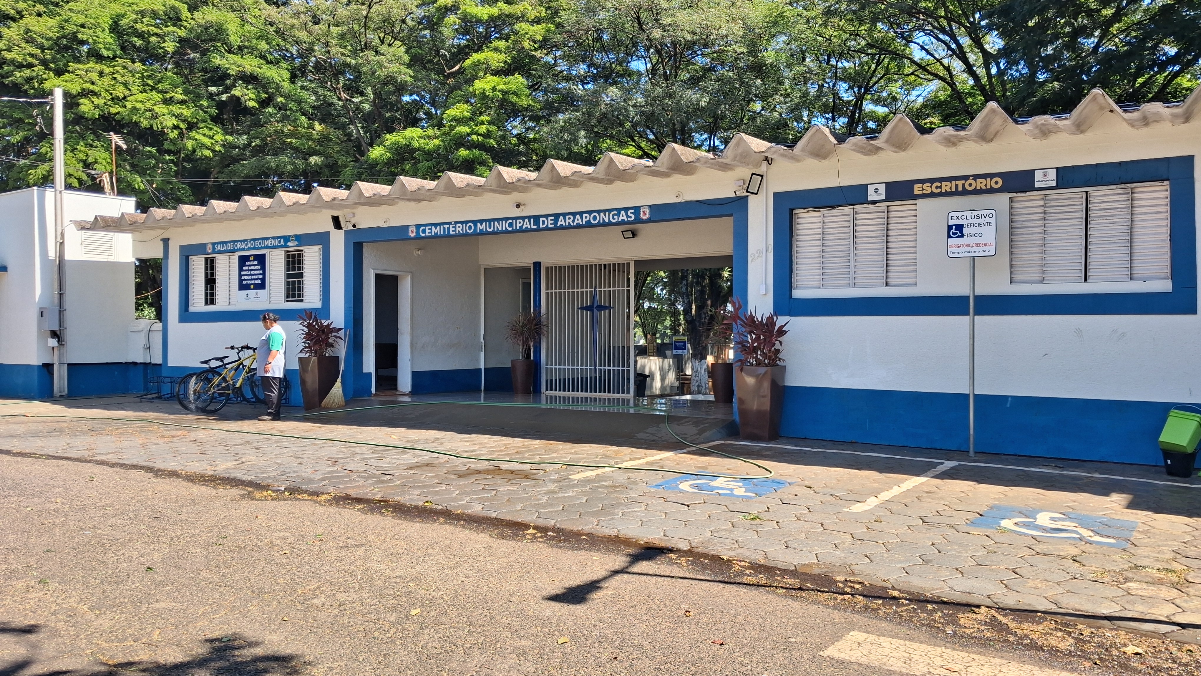 Família denuncia sumiço de restos mortais de cemitério em Arapongas (PR); veja