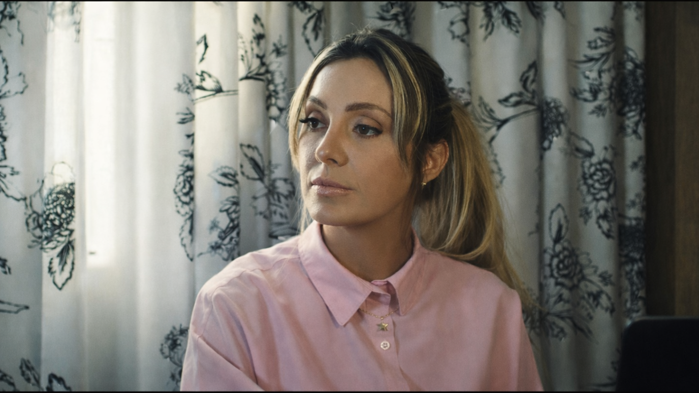 Heloisa Miquelão como Ana.