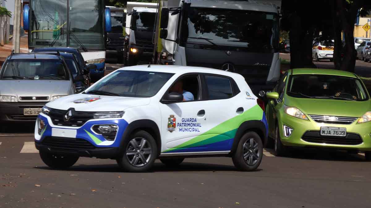Ivaiporã apresenta veículos e maquinários de nova frota em grande carreata