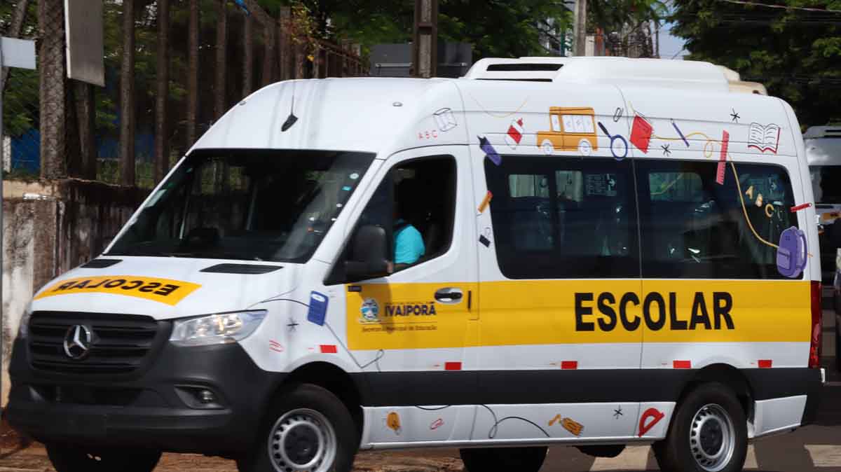 Ivaiporã apresenta veículos e maquinários de nova frota em grande carreata
