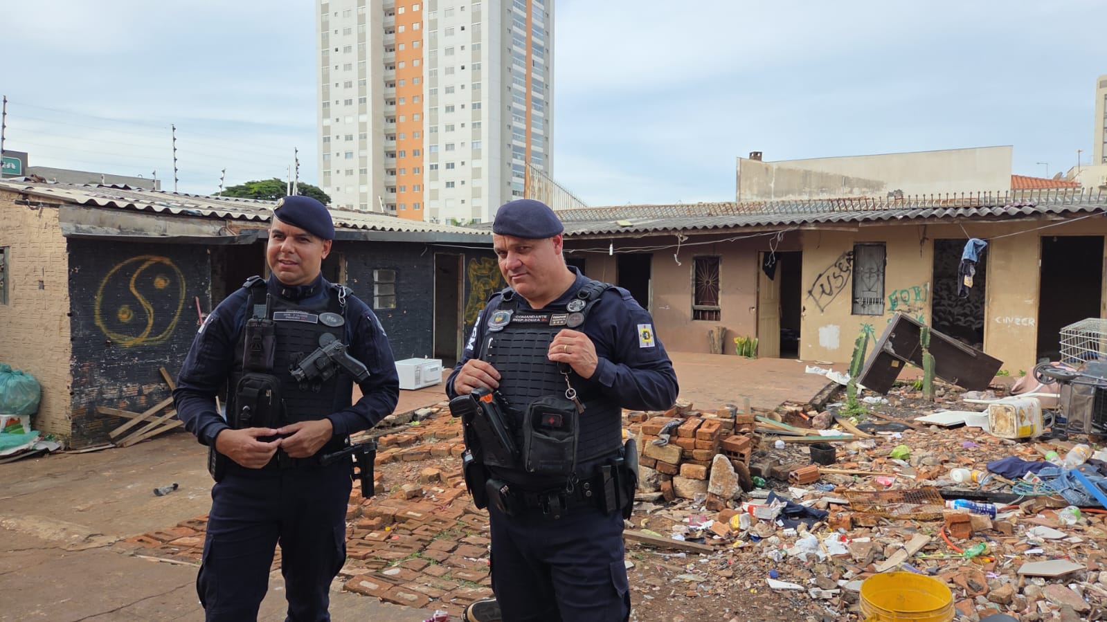Prefeitura de Apucarana interdita a "Vila do Chaves"; veja imagens do local
