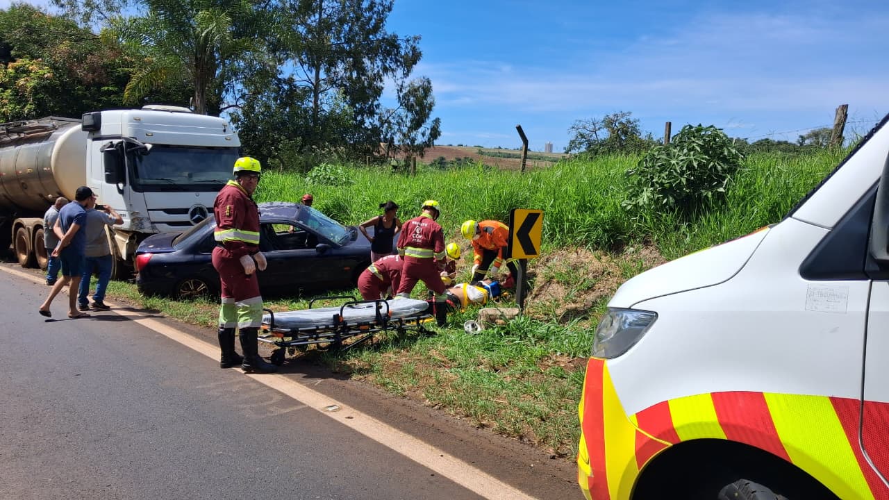 Acidente deixa três feridos na PR-170 em Apucarana