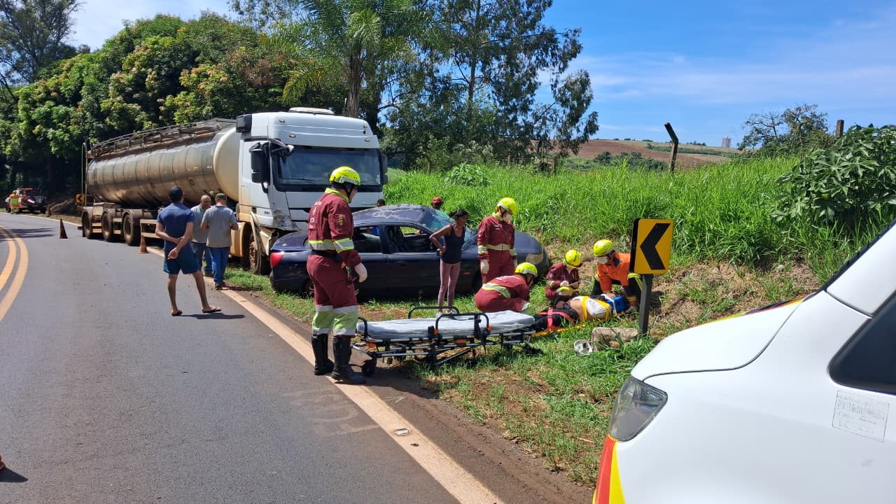 Acidente deixa três feridos na PR-170 em Apucarana