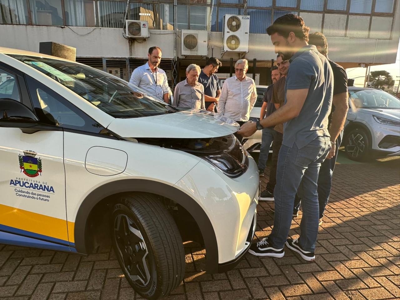 Três carros elétricos reforçam a frota da Prefeitura de Apucarana