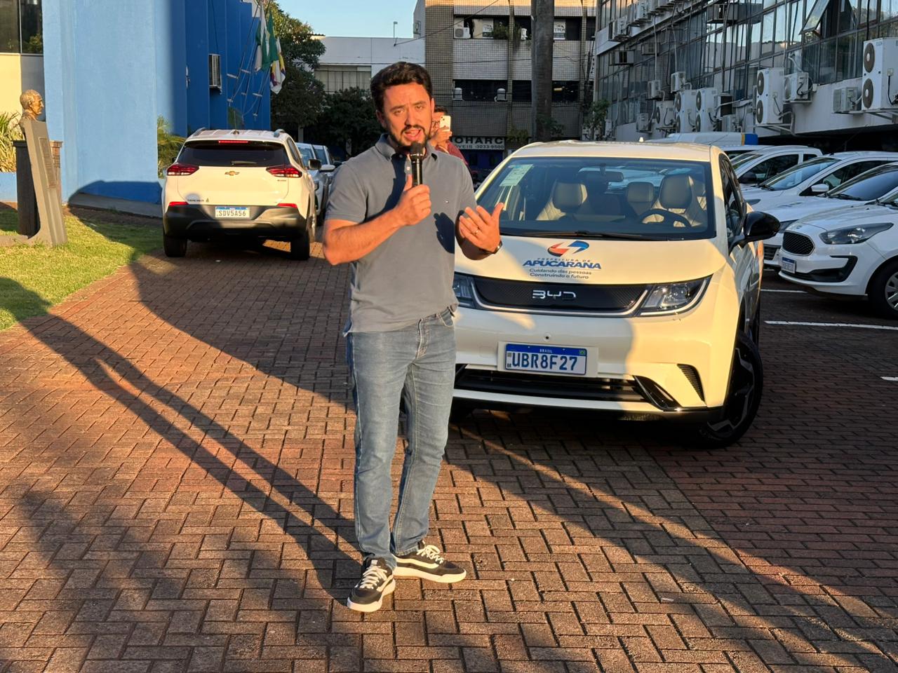 Três carros elétricos reforçam a frota da Prefeitura de Apucarana