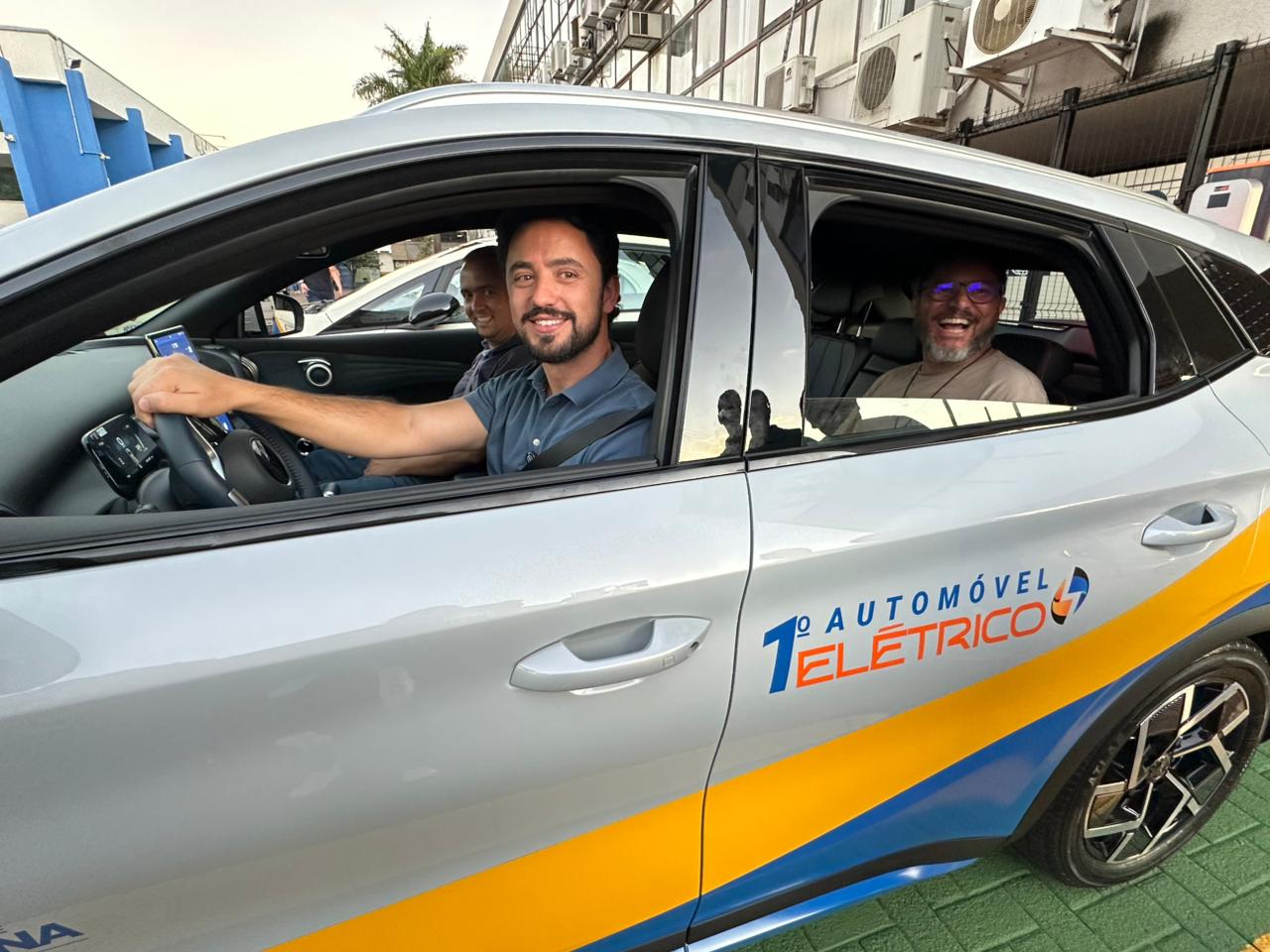 Três carros elétricos reforçam a frota da Prefeitura de Apucarana