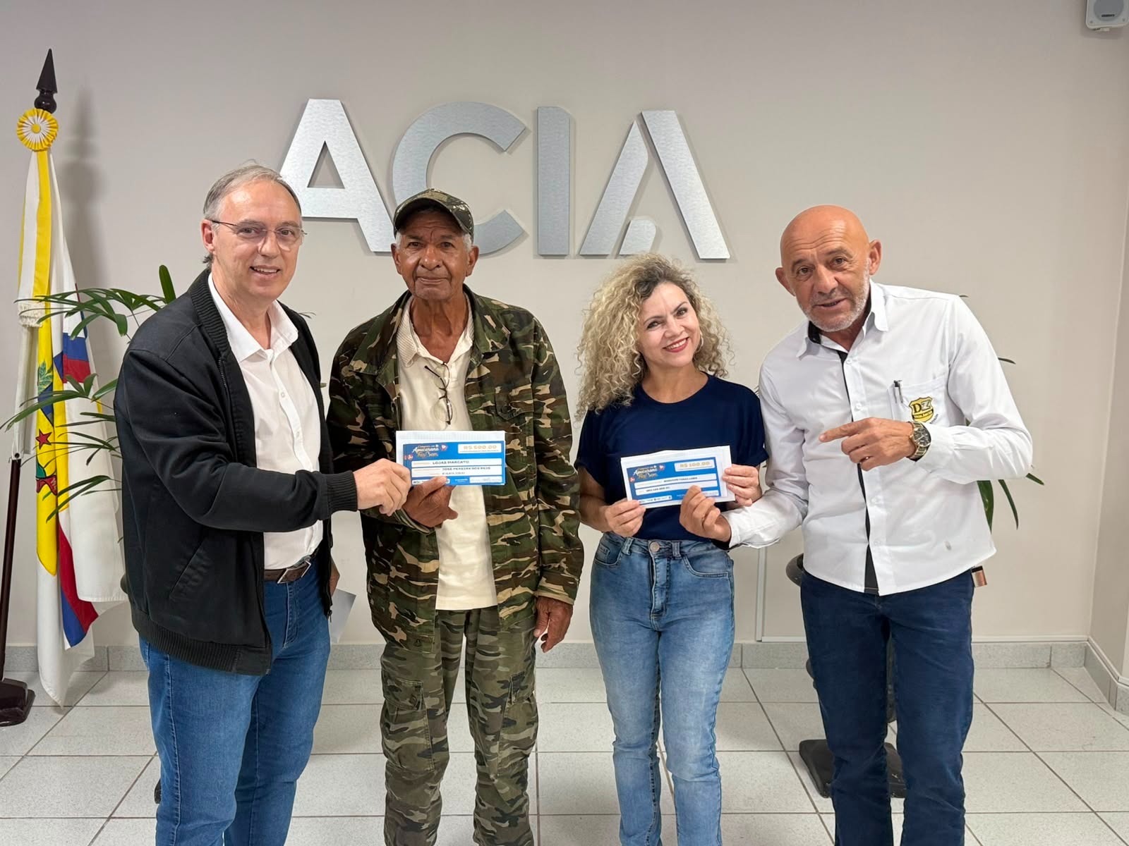 Acia entrega prêmios da campanha de Dia das Mães em Apucarana; veja fotos