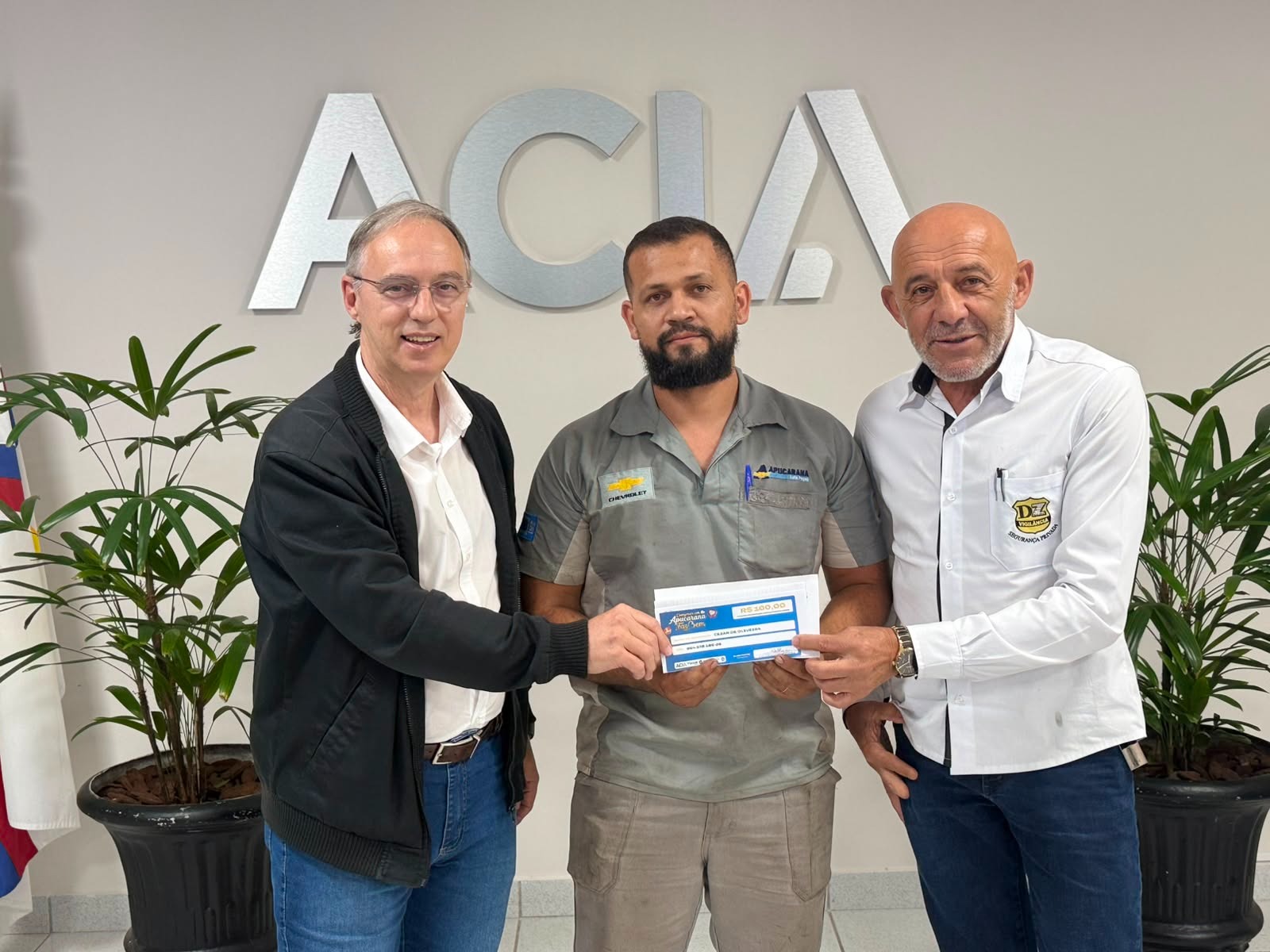 Acia entrega prêmios da campanha de Dia das Mães em Apucarana; veja fotos