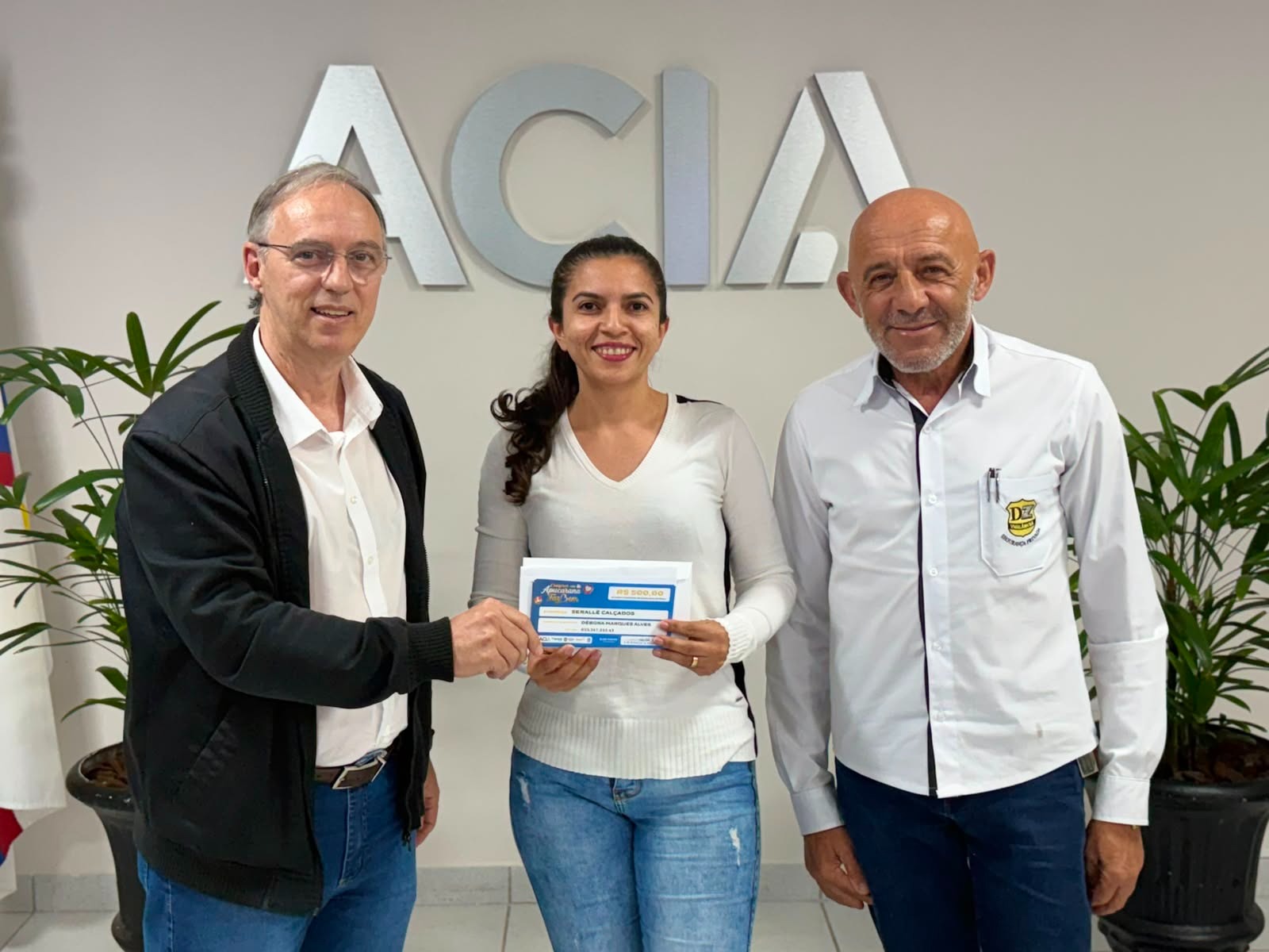 Acia entrega prêmios da campanha de Dia das Mães em Apucarana; veja fotos