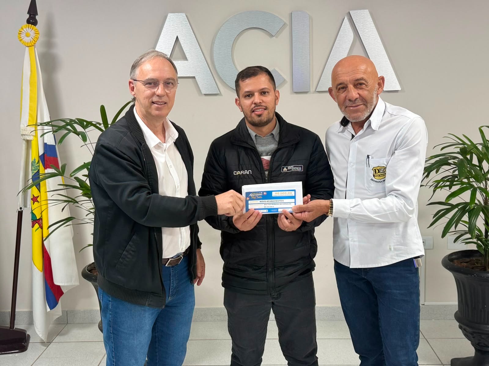 Acia entrega prêmios da campanha de Dia das Mães em Apucarana; veja fotos