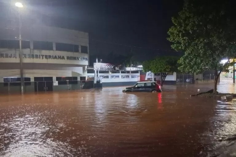 Chuva torrencial e granizo causam prejuízos em municípios do Noroeste do PR