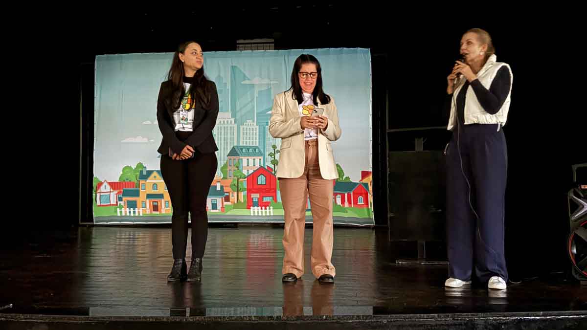 Dia de Combate ao Abuso Sexual mobiliza Ivaiporã com teatro e alerta às famílias