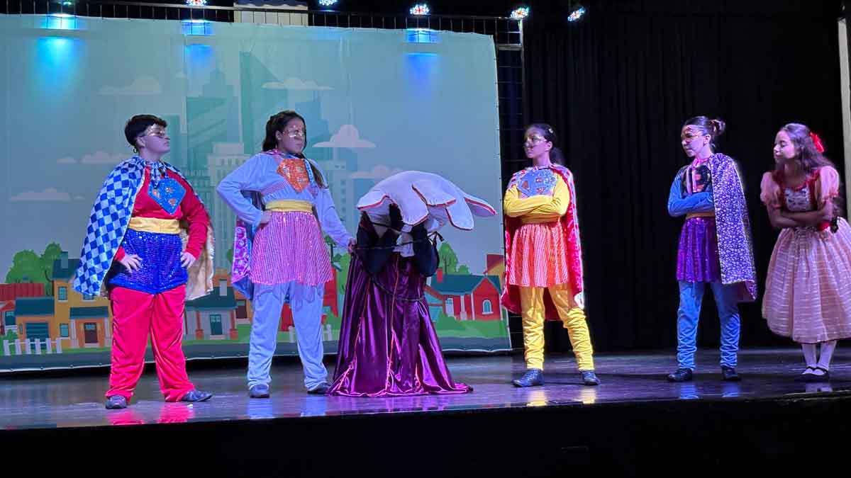 Dia de Combate ao Abuso Sexual mobiliza Ivaiporã com teatro e alerta às famílias