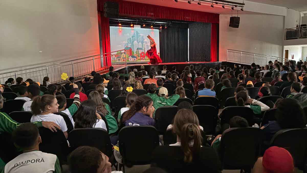 Dia de Combate ao Abuso Sexual mobiliza Ivaiporã com teatro e alerta às famílias