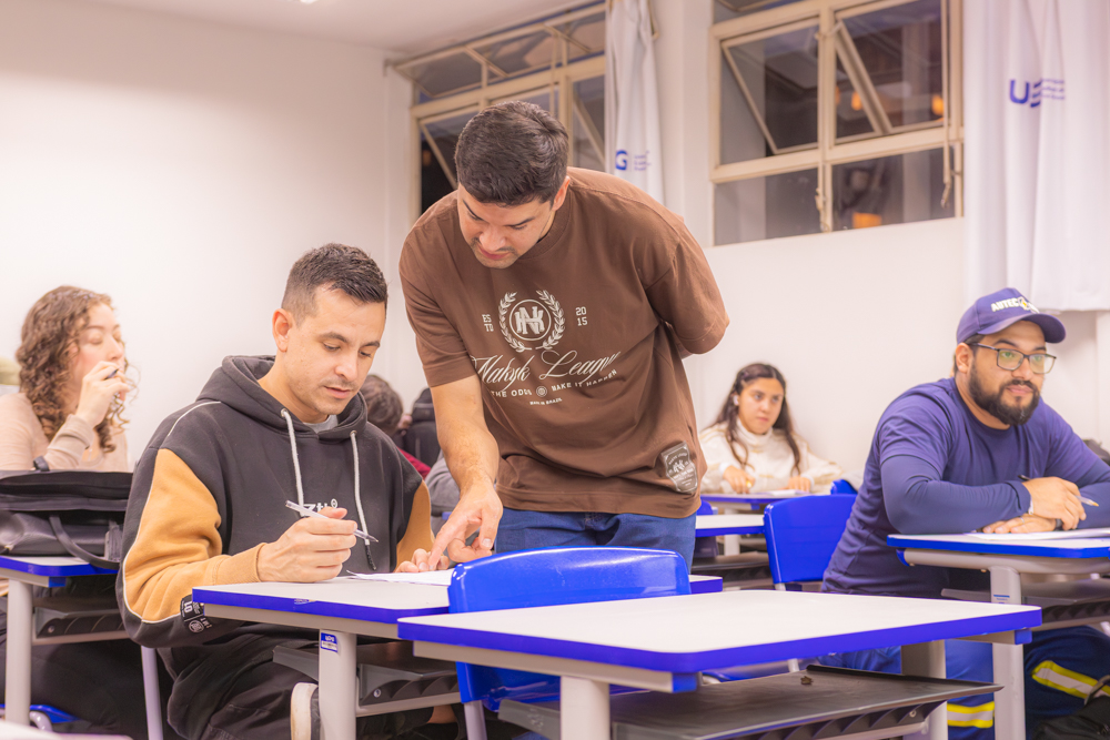 Migrantes aprendem português em projeto de extensão da UEPG
