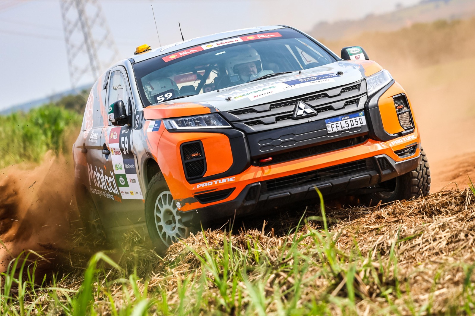 Pilotos de Apucarana, pai e filho sobem ao pódio em etapa da Mitsubishi Cup em SP