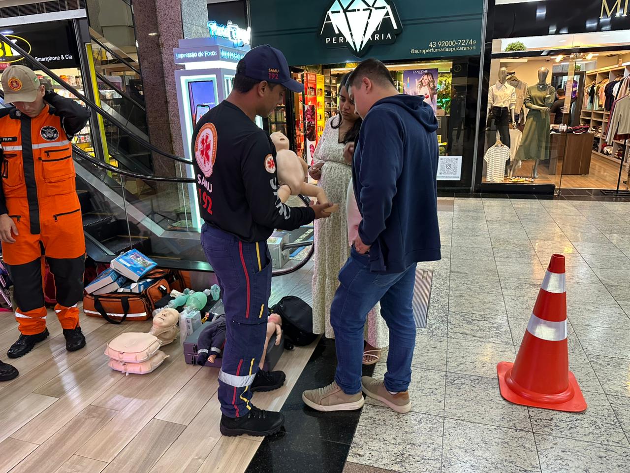 Samu ensina técnicas de reanimação e desengasgo em shopping de Apucarana