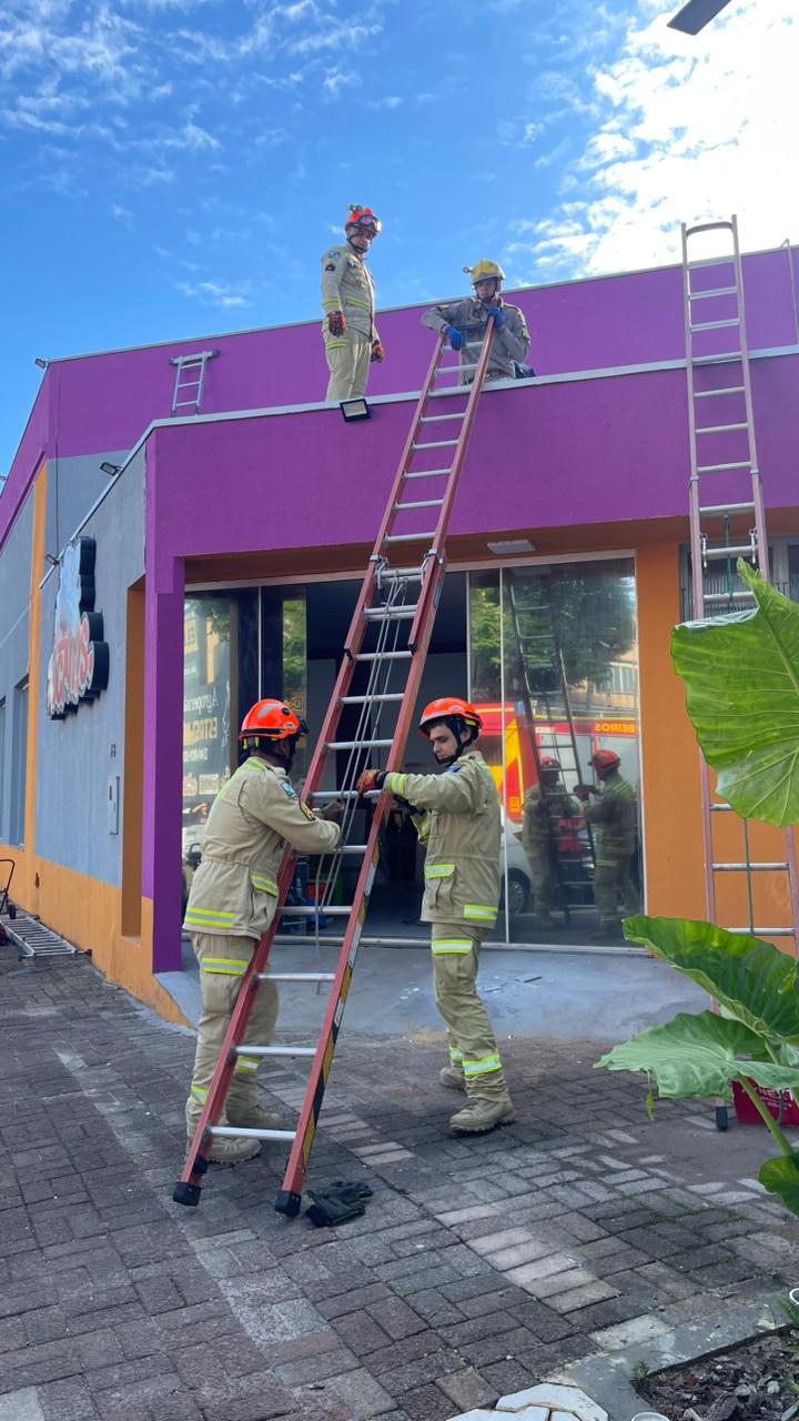 Trabalhador sofre descarga elétrica durante pintura em comércio de Apucarana; vídeo