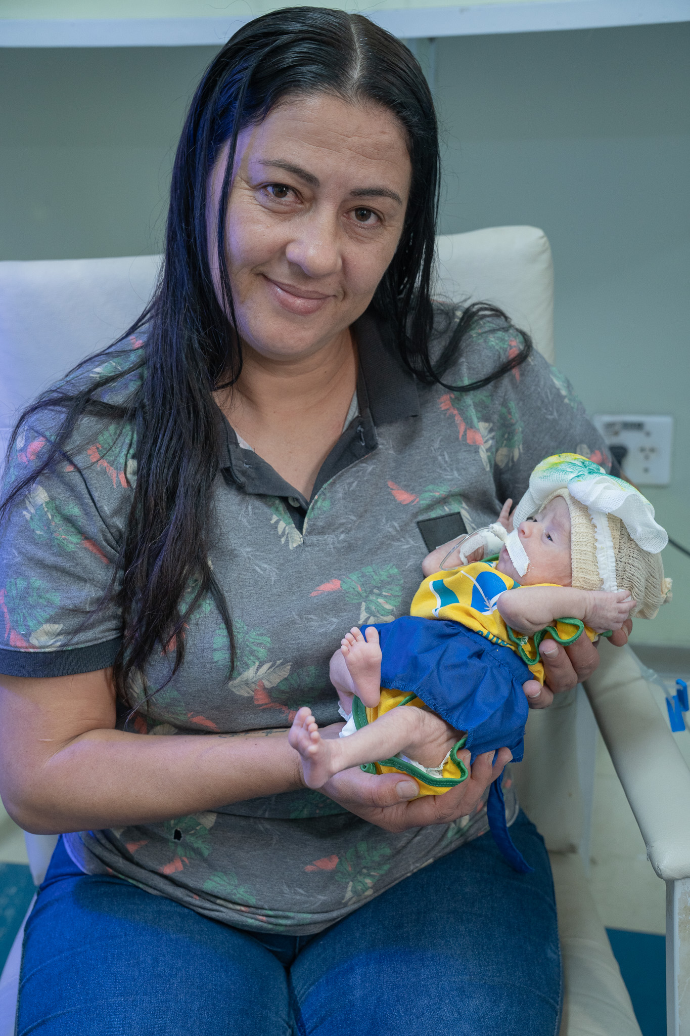 UTI Neonatal do Providência veste bebês com as cores do Brasil
